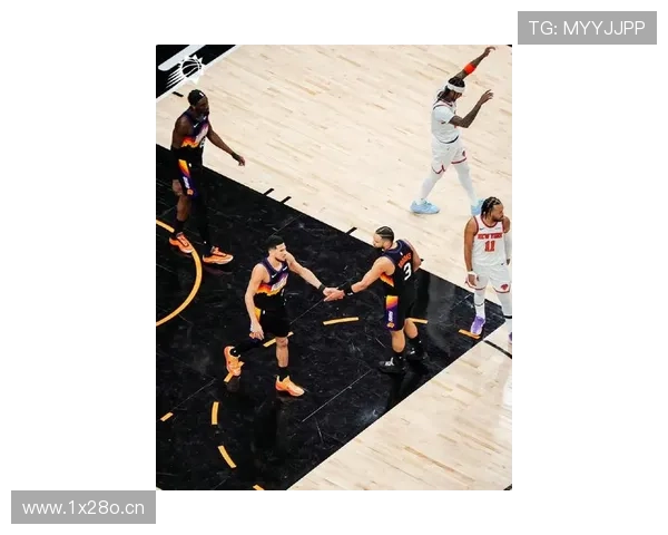 布克复出带领太阳四杀国王 威少失误影响胜局